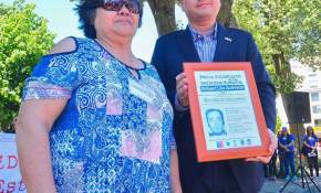 [FOTOS] Inauguran placa que recuerda a padre que se prendió fuego en Concepción