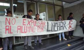 Manifestación en Liceo Enrique Molina por cancelación de matrícula a estudiantes movilizados