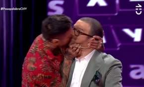 Ex chico reality sorprendió a Julián Elfenbein con un efusivo beso en "Pasapalabra" [FOTO]